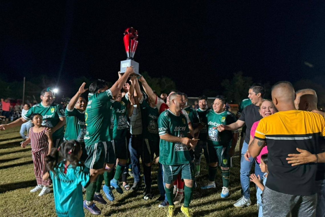 Se llevó a cabo la premiación correspondiente a la gran final de Fútbol "Liga 100 kg y Novatos"